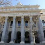 El Ibex 35 abre ligeramente al alza y toca los 20.200 puntos, con el Brent en 89 dólares