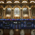 El Ibex 35 avanza un 0,72% en la media sesión y supera los 19.900 puntos