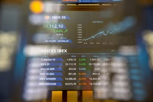 El Ibex 35 cotiza plano en la media sesión, en el entorno de los 20.176 puntos
