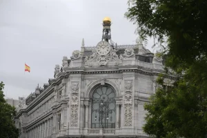 El superávit por cuenta corriente se desploma un 54,7% en junio, hasta 2.414 millones de euros