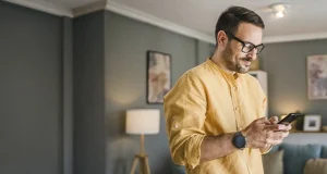 Endesa lanza el asistente virtual de IA Lucía para acompañar a los clientes en la contratación