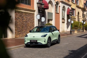 Geely lanzará en España el compacto eléctrico E2 el 9 de septiembre desde 13.990 euros