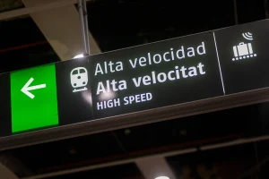 Interrumpida la circulación de alta velocidad entre Barcelona y Girona por falta de tensión
