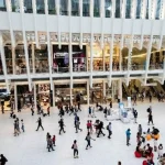 La afluencia a los centros comerciales crece un 2,5% en julio en España por las rebajas