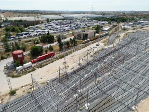 La CNMC da tres meses a Adif para liberar vías en las terminales de mercancías