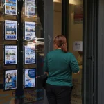La compraventa de viviendas sube un 1,6% en junio y rompe cinco meses de descensos