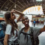 La Generación Z española dispara sus reservas de verano un 163% y apuesta por viajes más cortos