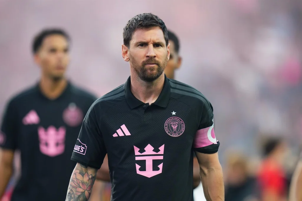La MLS multa a Leo Messi por dar una palmada en la nuca a Quinn Sullivan del Philadelphia Union