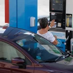 Los carburantes encadenan ocho semanas al alza y tocan máximos del verano ante la operación retorno