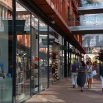 Los centros comerciales elevan un 6,4% sus ventas en el primer semestre por moda y restauración