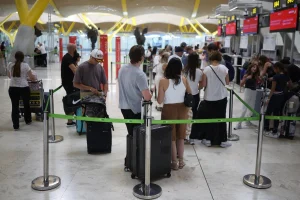 Los vuelos internacionales desde España bajan un 10,2% y los nacionales suben un 5% en julio