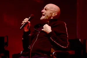 Phil Collins confiesa que estuvo a punto de morir en 2024 por abuso de alcohol