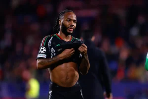 Raheem Sterling, acusado de conducción temeraria y posesión de óxido nitroso en la M3
