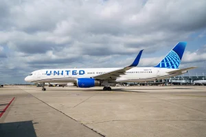 Turespaña y United Airlines invertirán 347.000 euros en promocionar rutas a Bilbao y Santiago