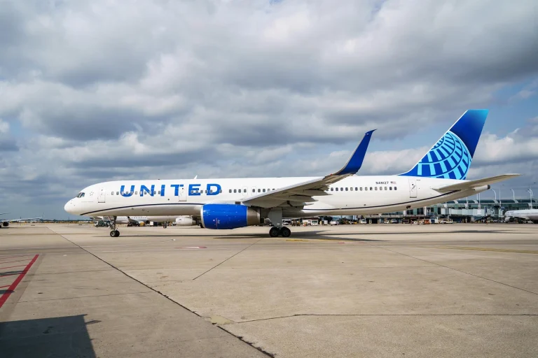 Turespaña y United Airlines invertirán 347.000 euros en promocionar rutas a Bilbao y Santiago