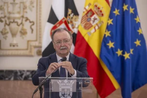 Vivas asegura que Ceuta vive una situación límite por el aumento de población migrante