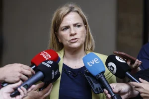 Bernabé critica los abrazos del PP a Mazón en el Congreso y pide respeto a las víctimas de la dana
