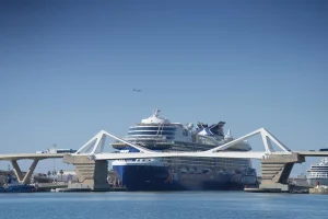 CLIA ve «desproporcionado» el aumento de la tasa turística a cruceristas aprobado en Barcelona