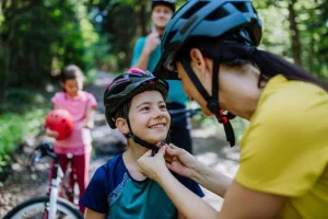 El 79 % de los cascos deportivos supera las pruebas de la UE, pero falla en el marcado