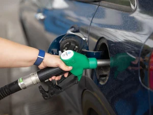 El Brent sube hasta los 107 dólares tras el cierre temporal del oleoducto saudí Este-Oeste