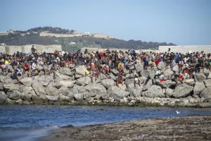 El Gobierno asegura que Marruecos se ha comprometido a evitar otra avalancha en Ceuta y Melilla