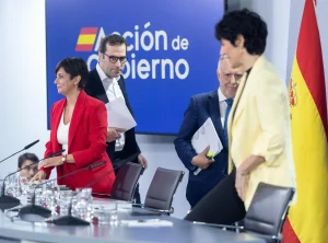 El Gobierno extiende hasta el 31 de diciembre las rebajas fiscales a gasolina y diésel