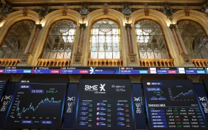 El Ibex 35 baja un 0,12% y roza los 20.000 puntos con el crudo a 100 dólares