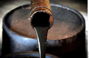 El petróleo roza los 97 dólares tras los ataques iraníes a bases de EEUU en Kuwait y EAU