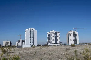 El precio de la vivienda desacelera al 14,9% en agosto y se estabiliza respecto a julio