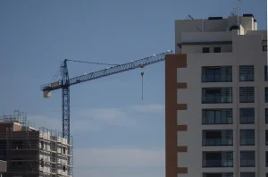 El precio de la vivienda modera su subida al 12,2% en el segundo trimestre y encadena 49 alzas