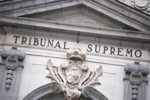 El Supremo suspende el voto a nacionalizados por la ley de nietos salvo exilio acreditado
