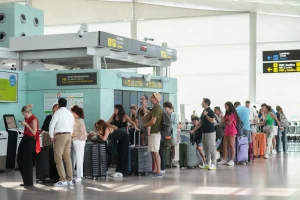 España prevé alcanzar los 12,8 millones de asientos internacionales en octubre, un 6,4% más