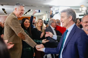 Feijóo arropa al PP catalán en Badalona con Albiol, baluarte contra la inmigración irregular