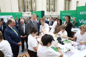 Felipe VI inaugura la exposición de Iberdrola sobre la evolución y el futuro de la electricidad