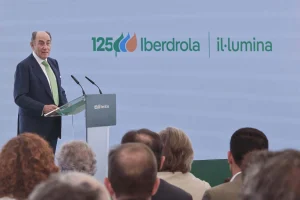 Galán pide a la UE un modelo energético basado en la electrificación para reducir la dependencia externa