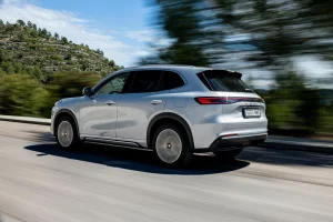 Geely supera las 270.000 unidades vendidas en agosto, un 8% más, y triplica sus exportaciones