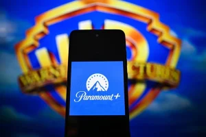 Hollywood critica el acuerdo que avala la fusión Paramount-Warner: «Gran victoria para Trump»