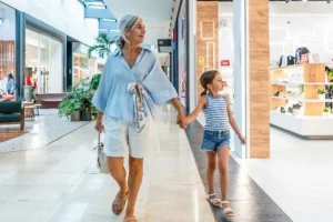 La afluencia a los centros comerciales en España aumentó un 6,6% en agosto