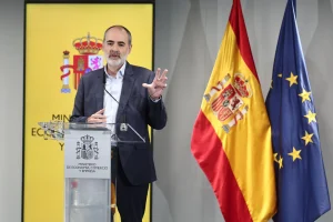 La CECA apunta a la inflación y al endeudamiento público como principales riesgos económicos