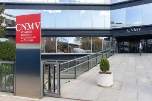 La CNMV propone excluir a las cotizadas que no superen 100.000 euros al año en Bolsa