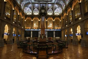 La gestión global de activos logra un récord al superar los 138 billones de euros en 2025, un 15% más