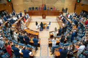 La oposición lleva el ático de Ayuso al Debate de la Región y el PP defiende su gestión