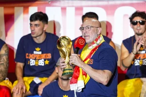 La RFEF lleva la Copa del Mundo a los aficionados con una gira por toda España