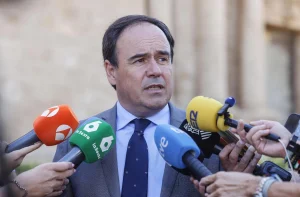 Llorca rehúsa valorar la comparecencia de Mazón y acusa al Gobierno por la dana y Ceuta