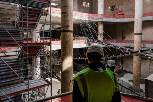 Los costes laborales y los salarios suben un 4% en el segundo trimestre y tocan récord en 26 años