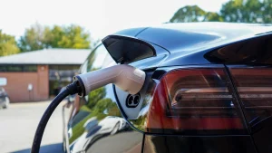 Los híbridos enchufables emiten seis veces más CO2 en condiciones reales que en las pruebas