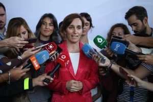 Mónica García acusa a Ayuso de gastar dinero público en el GP de F1 en Madrid para unos pocos