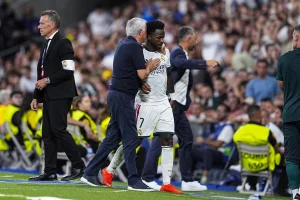 Mourinho asegura que Vinícius no está a tope, pero trabaja más que nunca para decidir partidos