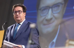 Óscar López defiende regular la IA tras el Plan IA360: «No puede salir al mercado sin reglas»