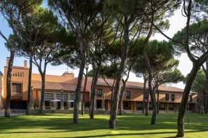 Paradores bate récord de ingresos al superar los 80 millones y consolida una ocupación del 86% en verano